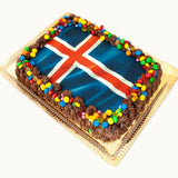 Súkkulaðiterta frá Tertugalleríinu með íslenska fánanum og nammi