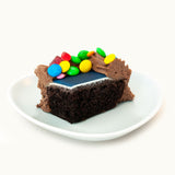 Súkkulaðiterta frá Tertugalleríinu með íslenska fánanum og nammi